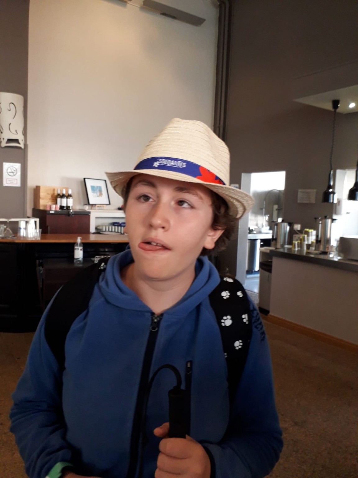Lou avec un chapeau lors d’une sortie
